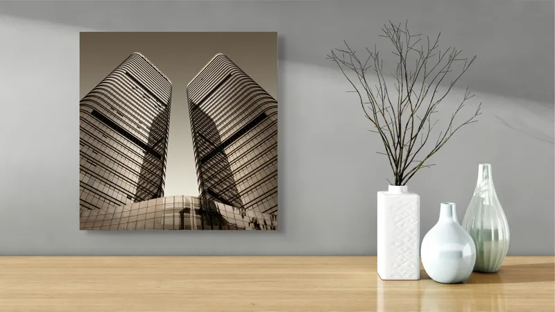 Tablou Canvas, "Turnuri gemene oglindite în apusul urban.", Turnuri, Înălțime, Geometrie, Simetrie, Metal, Sticlă, Modern, Arhitectură, Urban, Impresionant, 50 x 50 cm – poza 3