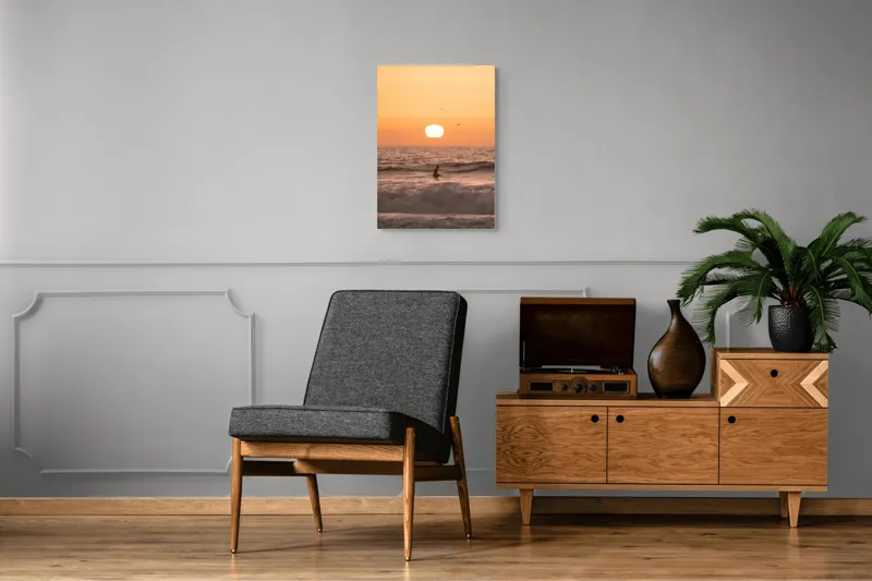 Tablou Canvas, "Pescarul și apusul mării liniștite", Apus, Ocean, Siluetă, Valuri, Pescăruși, Cer, Lumină, Umbre, 50 x 70 cm – poza 8
