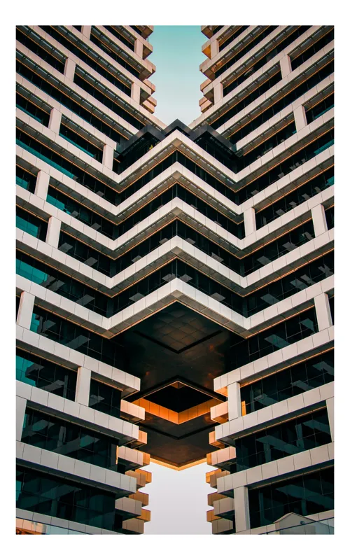 Tablou Canvas Geometrie și Reflexii Aurii - Design Futuristic pentru Spații Inte, 26 x 39 cm