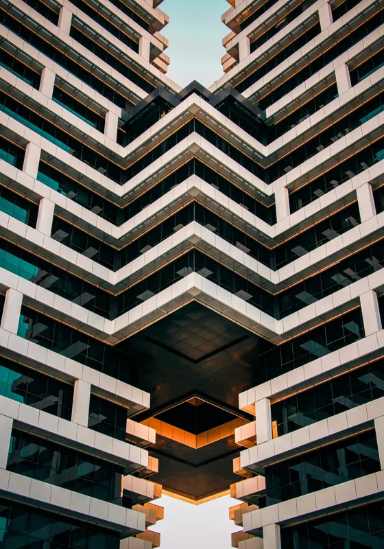 Tablou Canvas Geometrie și Reflexii Aurii - Design Futuristic pentru Spații Inte, 70 x 100 cm – poza 2