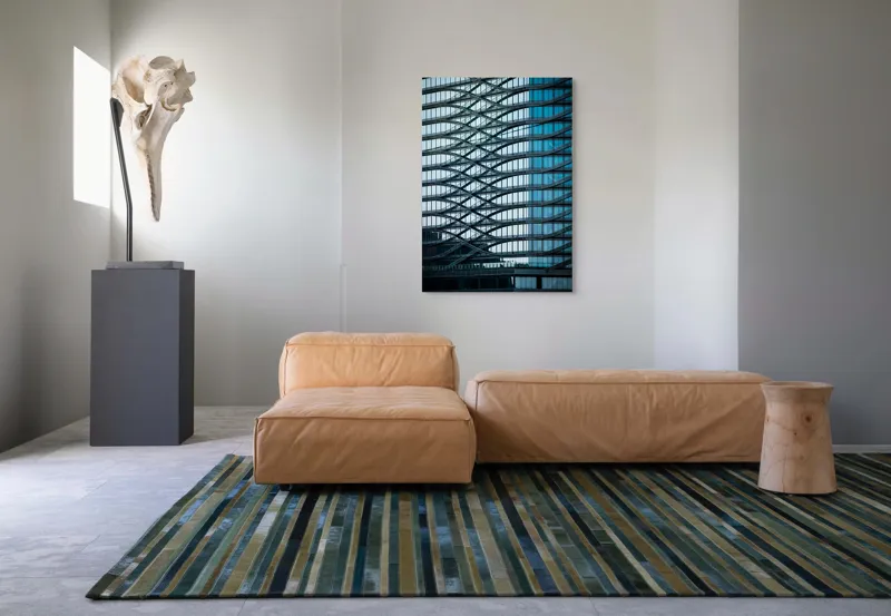 Tablou Canvas Unduirile timpului pe fațada sticlei, 70 x 100 cm – poza 7