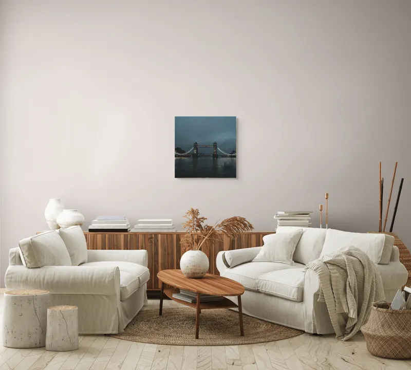 Tablou Canvas, "Podul Londonez în amurg ploios", Pod, Lumină, Noapte, Reflecție, Cer, Turnuri, Râu, Siluetă, Nor, Peisaj., 50 x 50 cm – poza 7