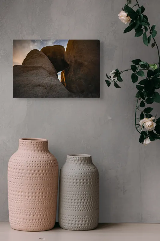 Tablou Canvas, "Bolovani uriași sub cer înstelat", Roci, Cer, Stele, Umbre, Nori, Noapte, Natură, Întuneric, 39 x 26 cm – poza 4