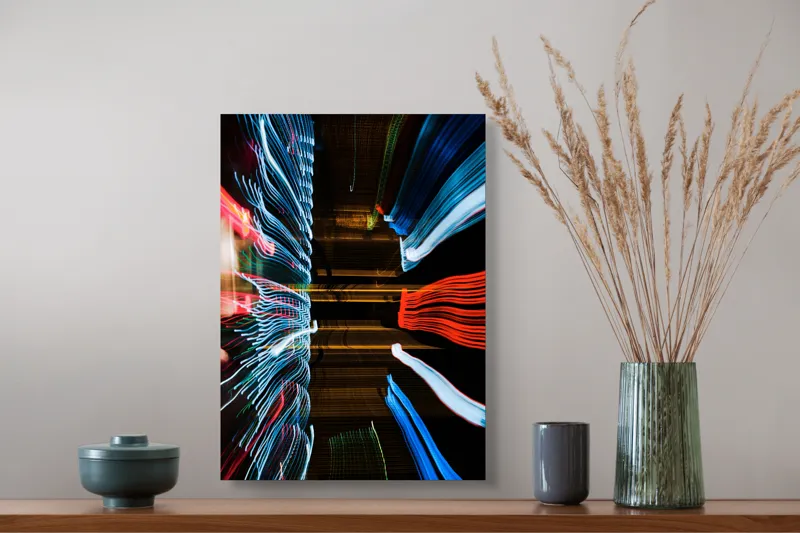 Tablou Canvas cu linii de lumină în mișcare nocturnă, artă abstractă dinamică, 39 x 54 cm – poza 3