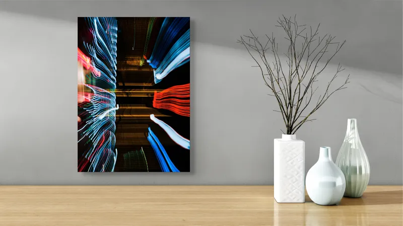 Tablou Canvas cu linii de lumină în mișcare nocturnă, artă abstractă dinamică, 39 x 54 cm – poza 4