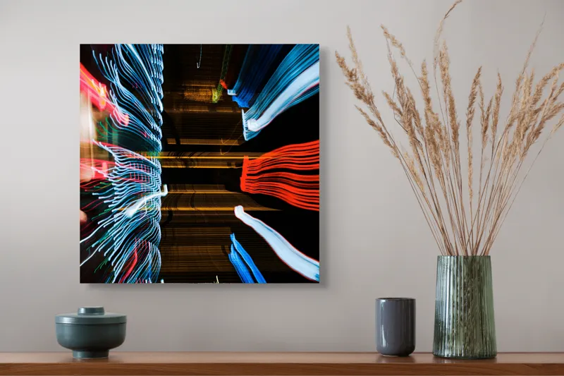 Tablou Canvas cu linii de lumină în mișcare nocturnă, artă abstractă dinamică, 50 x 50 cm – poza 4