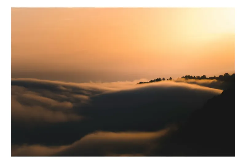 Tablou Canvas Răsărit în văluri de ceață, Artă Scenică Naturală, 100 x 70 cm