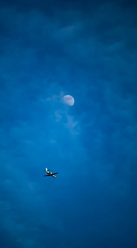 Tablou Canvas Avion spre lună în amurgul cerului, 50 x 90 cm – poza 2