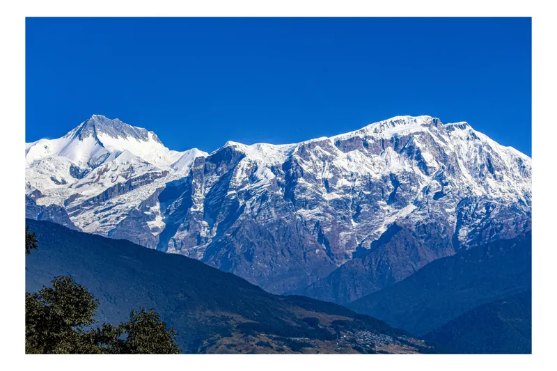 Tablou Canvas Montane cu Munți Albi - Artă Naturală, 150 x 100 cm