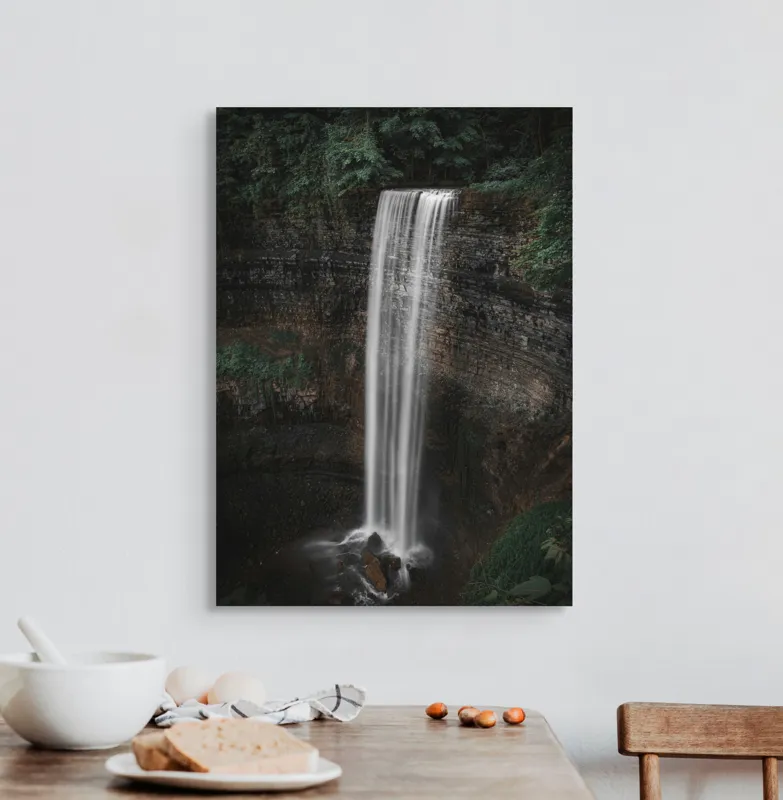 Tablou Canvas, "Cascada misterioasă în adâncul pădurii", Cascadă, Pădure, Stânci, Apă, Natură, Liniște, Vegetație, Frumusețe., 50 x 70 cm – poza 3