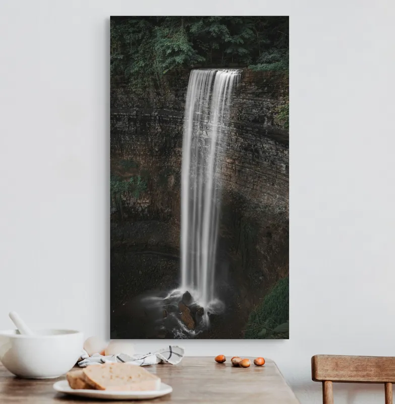 Tablou Canvas, "Cascada misterioasă în adâncul pădurii", Cascadă, Pădure, Stânci, Apă, Natură, Liniște, Vegetație, Frumusețe., 50 x 90 cm – poza 3