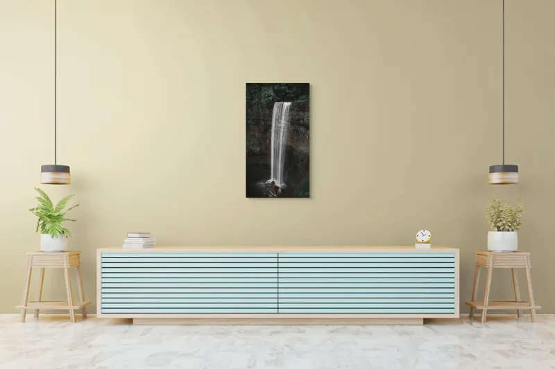 Tablou Canvas, "Cascada misterioasă în adâncul pădurii", Cascadă, Pădure, Stânci, Apă, Natură, Liniște, Vegetație, Frumusețe., 50 x 90 cm – poza 6