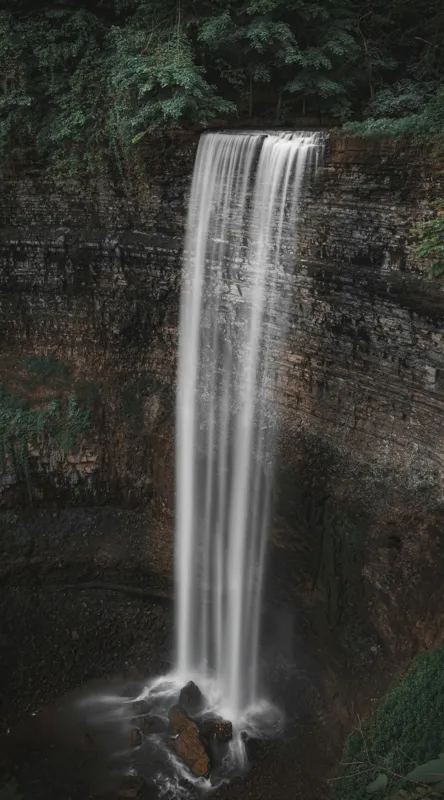 Tablou Canvas, "Cascada misterioasă în adâncul pădurii", Cascadă, Pădure, Stânci, Apă, Natură, Liniște, Vegetație, Frumusețe., 50 x 90 cm – poza 2