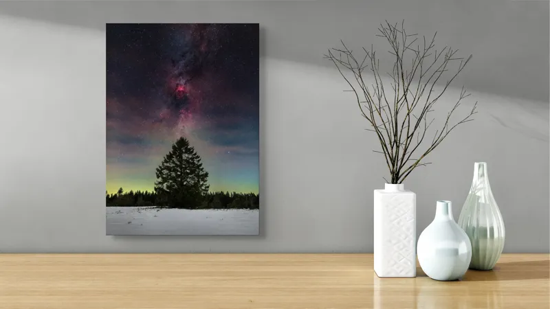 Tablou Canvas, "Copacul visător sub Calea Lactee", Stele, Cer, Pin, Zăpadă, Noapte, Natură, Frumusețe, Lumină, 39 x 54 cm – poza 4