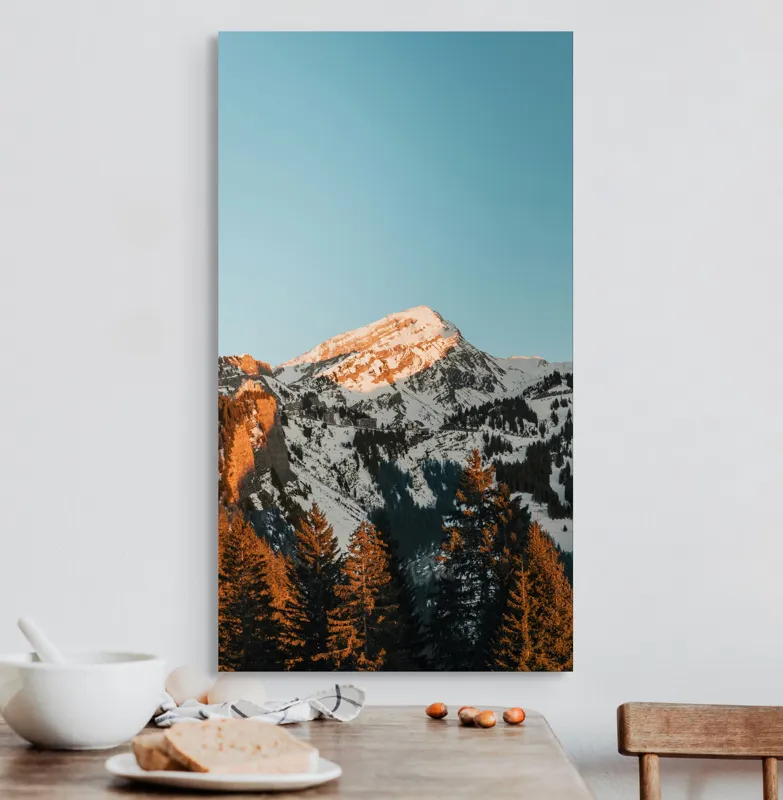 Tablou Canvas, "Muntele strălucind în lumina apusului", Munți, Zăpadă, Apus, Pini, Cer, Horizon, Stânci, Lumină, 50 x 90 cm – poza 3
