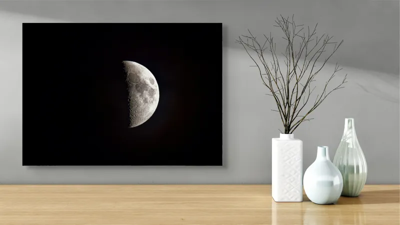 Tablou Canvas, "Misterul jumătății de lună albă", Lună, Ciosemată, Umbre, Claritate, Mister, Strălucire, Noapte, 70 x 50 cm – poza 3