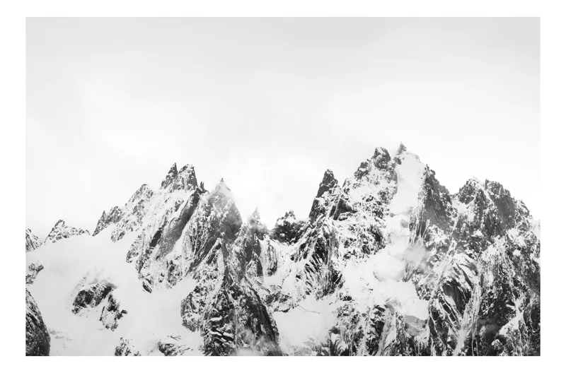 Tablou Canvas, "Piscurile înzăpezite ale tăcerii alpine", Alb, Majestuos, Înghețat, Ascuțit, Stâncos, Imaculat, Rece, Grandios, 39 x 26 cm