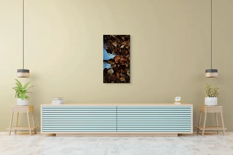 Tablou Canvas, "Pași prin frunze de toamnă", Frunze, Toamnă, Blugi, Adidași, Textură, Natură, Maro, 50 x 90 cm – poza 6