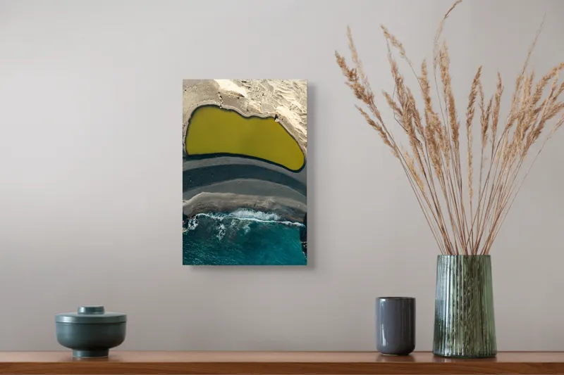 Tablou Canvas, "Laguna de smarald la țărmul mării", Nisip, Plajă, Ocean, Apă, Valuri, Liniște, Contrast, Mal, Textură, Natură, Formă, Culoare, Peisaj, Suprafață, Armonie, 26 x 39 cm – poza 5