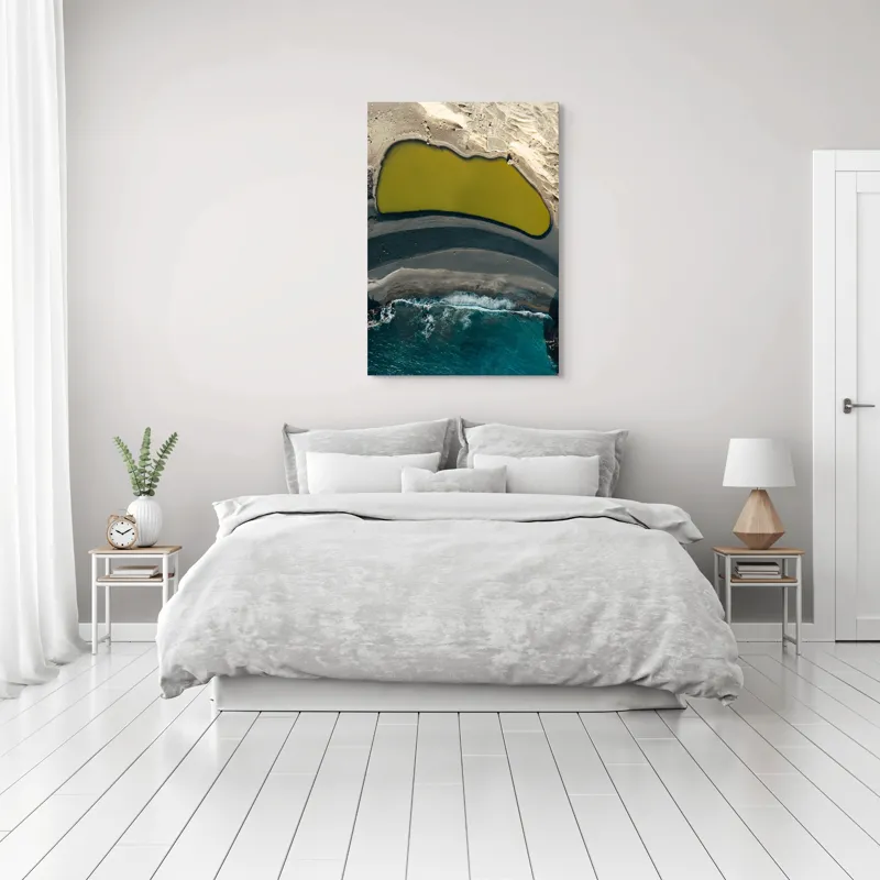 Tablou Canvas, "Laguna de smarald la țărmul mării", Nisip, Plajă, Ocean, Apă, Valuri, Liniște, Contrast, Mal, Textură, Natură, Formă, Culoare, Peisaj, Suprafață, Armonie, 70 x 100 cm – poza 3