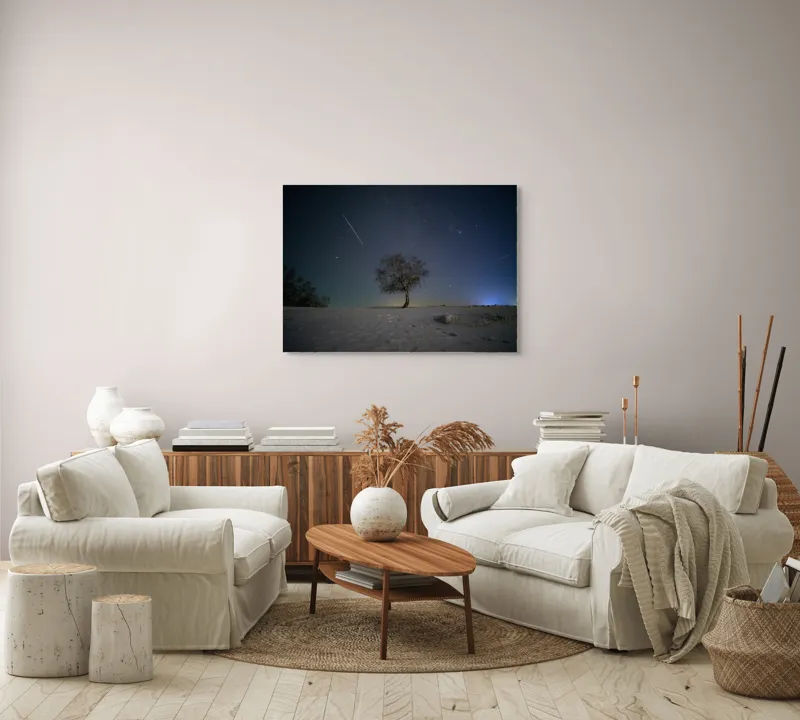 Tablou Canvas, "Stejarul sub cerul înstelat", Cer, Stele, Arbore, Zăpadă, Noapte, Lumină, Peisaj, Tranquilitate, Linie, Umbre, 100 x 70 cm – poza 3