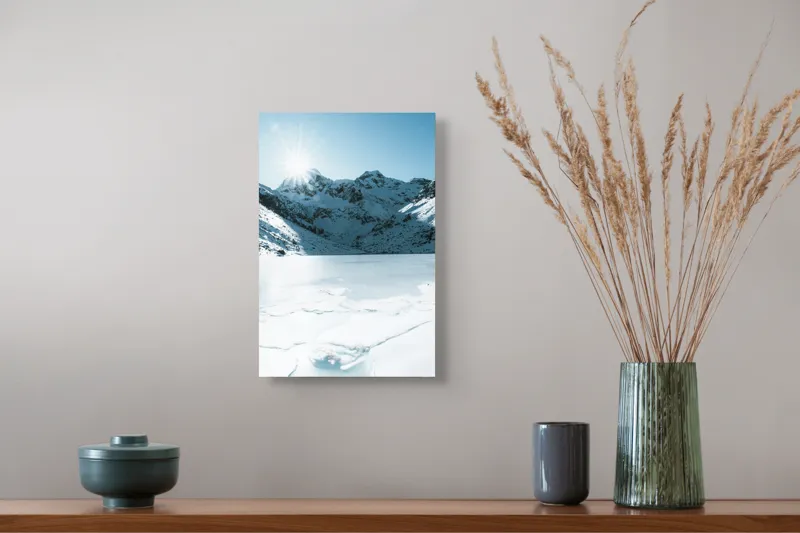 Tablou Canvas, "Soarele strălucește peste munții înzăpeziți", Tensiune, Lumină, Gheață, Munte, Peisaj, Albastru, Înghețat, Contrast, Liniște, Puritate, 26 x 39 cm – poza 5