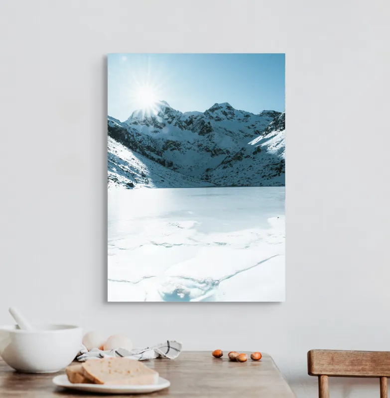 Tablou Canvas, "Soarele strălucește peste munții înzăpeziți", Tensiune, Lumină, Gheață, Munte, Peisaj, Albastru, Înghețat, Contrast, Liniște, Puritate, 50 x 70 cm – poza 3