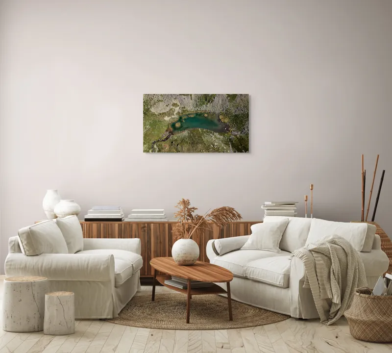 Tablou Canvas, "Ochiul de smarald al muntelui", Lac, Natură, Piatre, Verdeață, Reflecție, Sălbăticie, Serenitate, Împrejurimi, 90 x 50 cm – poza 4