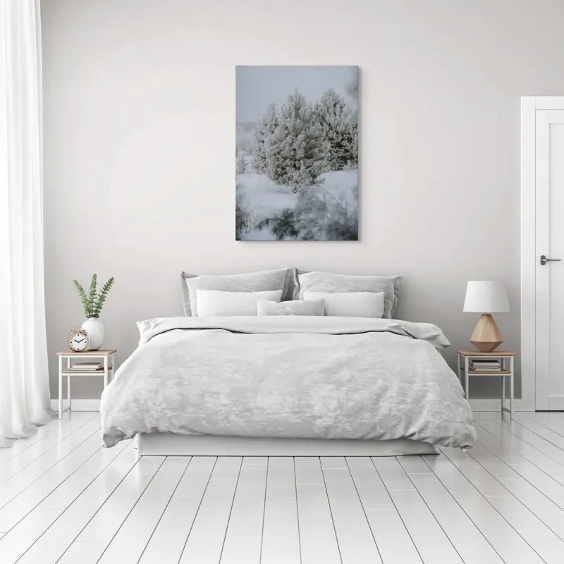 Tablou Canvas, "Brazi înghețați sub cer de iarnă", Iarnă, Zăpadă, Brazi, Frig, Natură, Liniște, Frumusețe, Alb, Pădure, Rece, 70 x 100 cm – poza 3