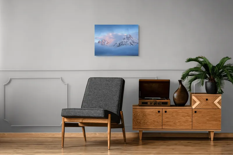 Tablou Canvas, "Vis alpin printre nori albi", Munte, Zăpadă, Cer, Nori, Răsărit, Albastru, Frig, 70 x 50 cm – poza 4