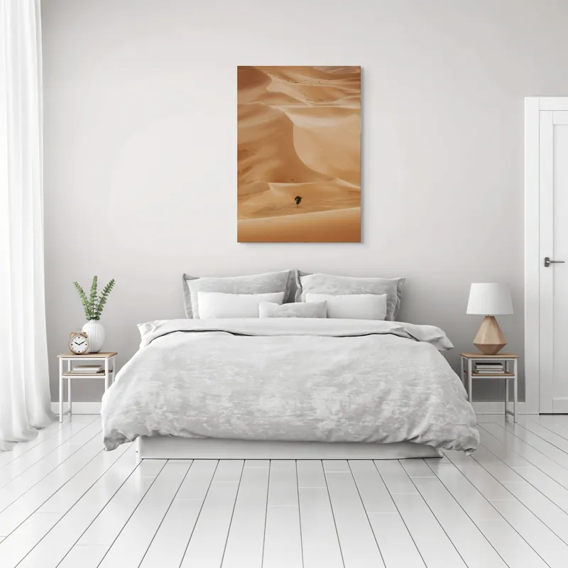 Tablou Canvas, "Singuraticul arbore din deșert infinit", Singurătate, Deșert, Valuri, Nisip, Solitudine, Arbore, Solitar, Pustietate, Caldura, Izolare, 70 x 100 cm – poza 3