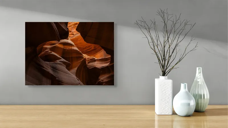 Tablou Canvas, "Lumina dansează în canionul umbrelor", Umbre, Piatră, Rugină, Lumină, Texturi, Curbe, Adâncime, Mister, Erodare, Frumusețe, 54 x 39 cm – poza 3