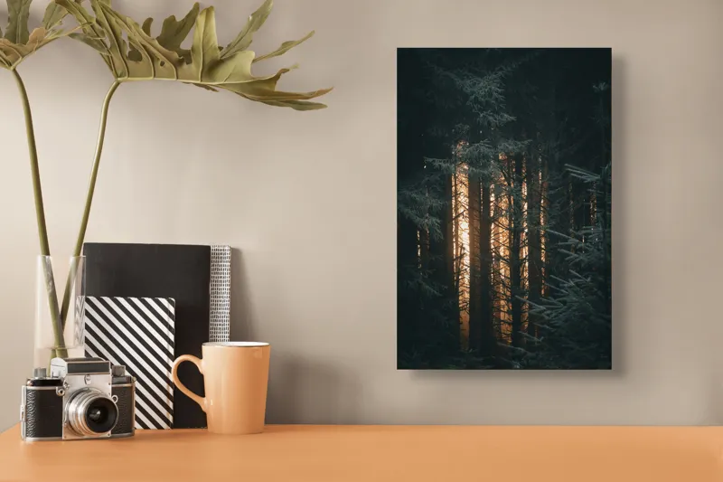 Tablou Canvas, "Răsărit printre brazi umbriți", Întuneric, Mister, Pădure, Lumini, Siluete, Arome, Frunziș, Liniște, Umbre, Reflexie, 26 x 39 cm – poza 3