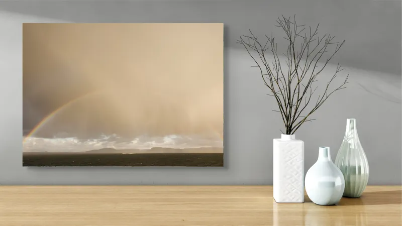 Tablou Canvas, "Curcubeu pe cer înnorat peste mare", Curcubeu, Cer, Mare, Peisaj, Nori, Lumină, Horizont, Strălucire, 70 x 50 cm – poza 3