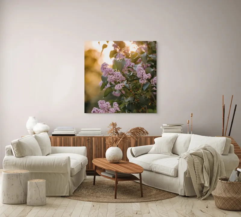 Tablou Canvas, "Flori de liliac în amurgul verii", Flori, Mov, Frunze, Soare, Lumina, Ramuri, Blândețe, Grădină, Natură, 100 x 100 cm – poza 3
