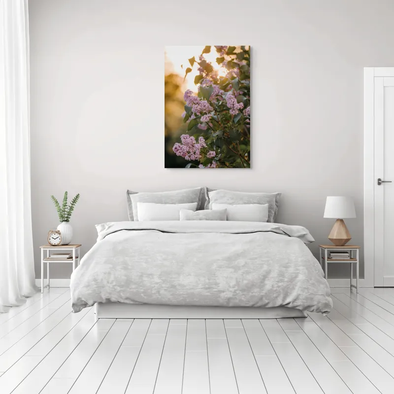 Tablou Canvas, "Flori de liliac în amurgul verii", Flori, Mov, Frunze, Soare, Lumina, Ramuri, Blândețe, Grădină, Natură, 70 x 100 cm – poza 3