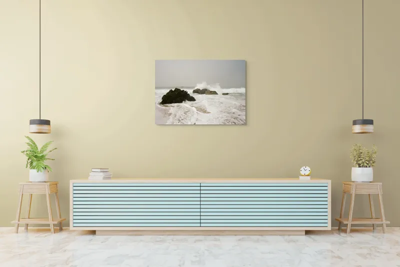 Tablou Canvas, "Valurile lovesc stâncile solitare ale mării", Valuri, Stânci, Spumă, Mare, Cale, Cer, Apă, Natură, Nisip, Energie, 100 x 70 cm – poza 4