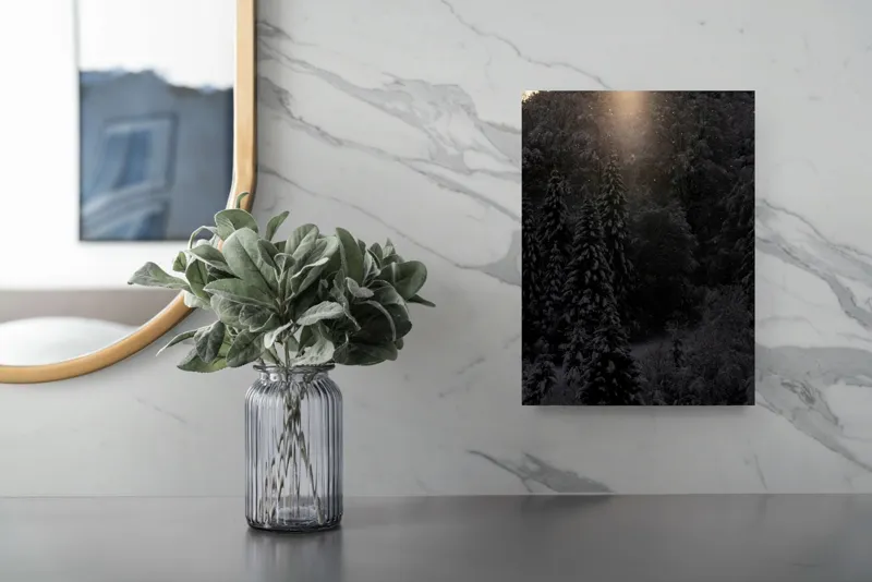 Tablou Canvas, "Rază de lumină în pădurea întunecată", Întuneric, Lumină, Zăpadă, Copaci, Pădure, Iarnă, Tăcere, Mister, Farmec, Răcoare, 26 x 39 cm – poza 4
