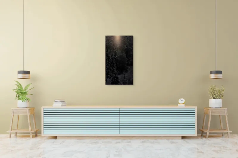 Tablou Canvas, "Rază de lumină în pădurea întunecată", Întuneric, Lumină, Zăpadă, Copaci, Pădure, Iarnă, Tăcere, Mister, Farmec, Răcoare, 50 x 90 cm – poza 6