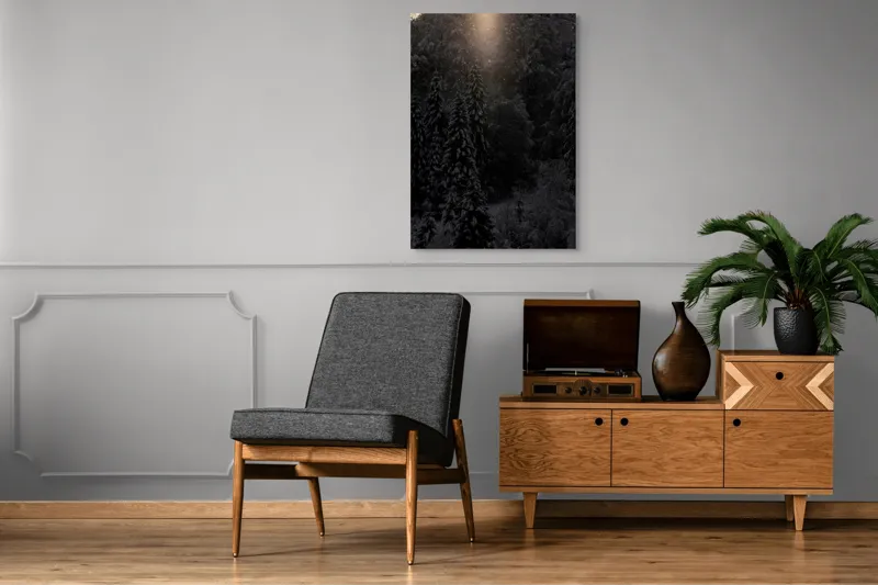 Tablou Canvas, "Rază de lumină în pădurea întunecată", Întuneric, Lumină, Zăpadă, Copaci, Pădure, Iarnă, Tăcere, Mister, Farmec, Răcoare, 70 x 100 cm – poza 6