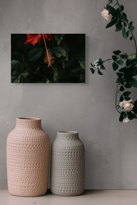 Tablou Canvas Hibiscus Roșu - Artă Naturală și Detalii Florii, 39 x 26 cm – poza 4