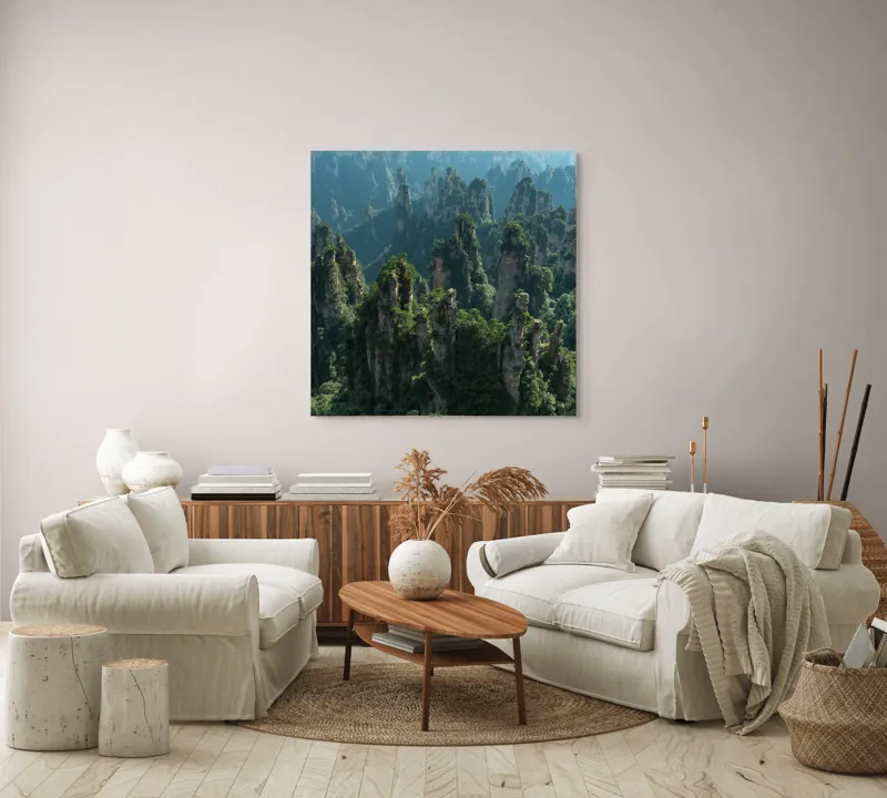 Tablou Canvas, "Pădurea stâncilor impresionante din munți", Verde, Impunător, Munți, Păduri, Mist, Stânci, Natură, Peisaj, Înălțime, Vegetație, 100 x 100 cm – poza 3
