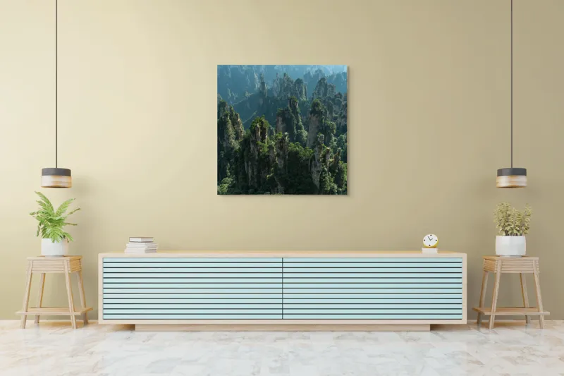 Tablou Canvas, "Pădurea stâncilor impresionante din munți", Verde, Impunător, Munți, Păduri, Mist, Stânci, Natură, Peisaj, Înălțime, Vegetație, 100 x 100 cm – poza 5