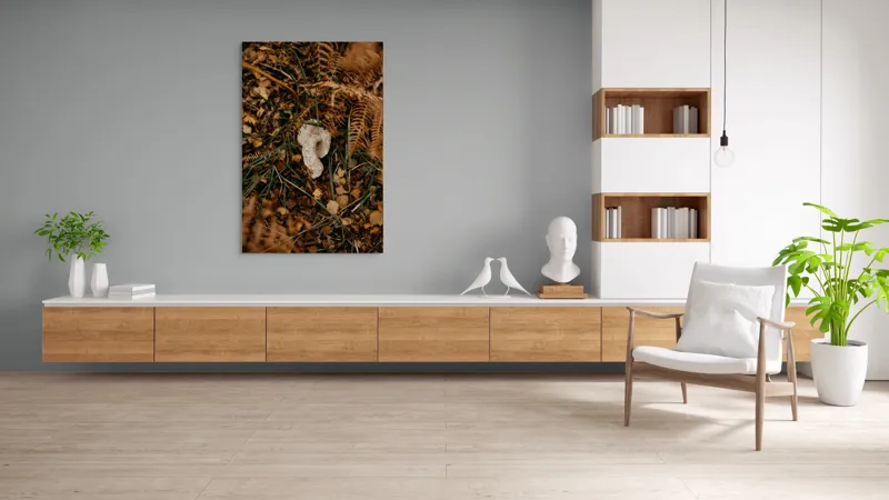 Tablou Canvas, "Ciupercă ascunsă printre frunze uscate", Frunze, Ciupercă, Pământ, Vegetație, Natură, Toamnă, Textură, Organic, Culori, Exterior, 100 x 150 cm – poza 8