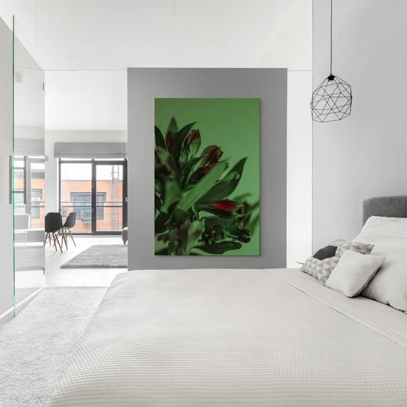 Tablou Canvas, "Tandrețe în nuanțe de verde și roșu", Flori, Verde, Frunze, Roșu, Umbre, Natură, Contrast, Subtilitate, Petale, 100 x 150 cm – poza 5