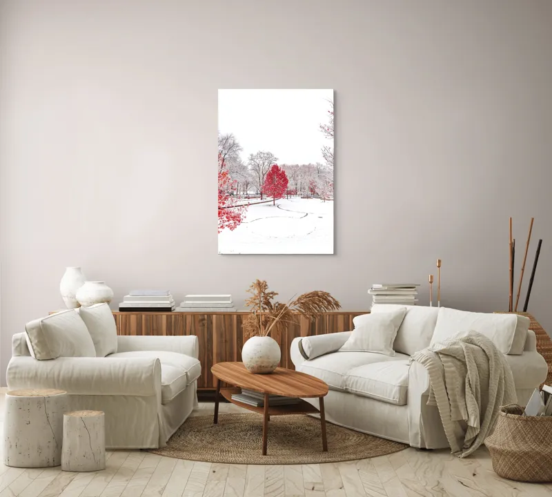 Tablou Canvas, "Peisaj de iarnă cu pom roșu", Alb, Roșu, Zăpadă, Copaci, Contrast, Iarnă, Frunziș, Peisaj, Parcare, Linie, 70 x 100 cm – poza 4