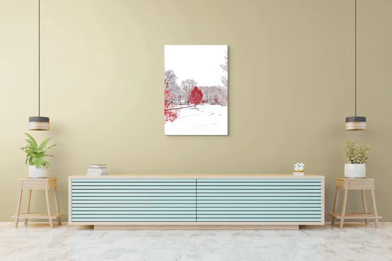 Tablou Canvas, "Peisaj de iarnă cu pom roșu", Alb, Roșu, Zăpadă, Copaci, Contrast, Iarnă, Frunziș, Peisaj, Parcare, Linie, 70 x 100 cm – poza 5