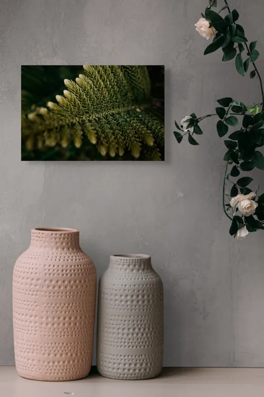 Tablou Canvas, "Frunzele tăcute ale pădurii verzi", Frunze, Verde, Textură, Natură, Detaliu, Frumusețe, Simetrie, Linii, Organic, Misterios, 39 x 26 cm – poza 4