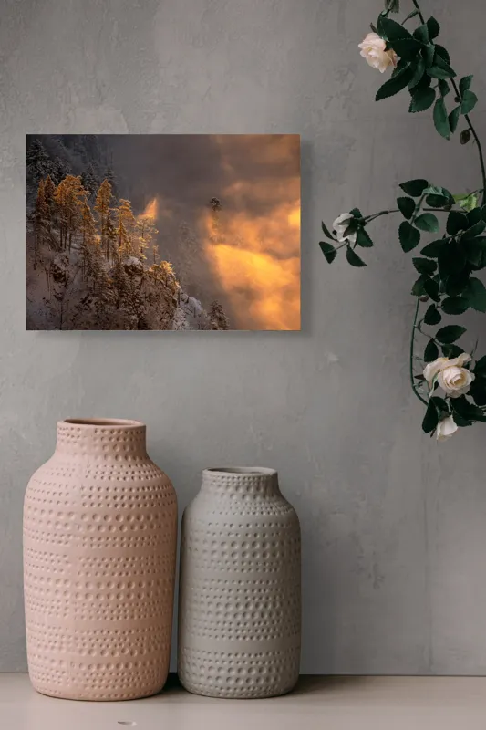 Tablou Canvas, "Strălucirea aurie a zăpezii montane", Norii, Apus, Copaci, Zăpadă, Munți, Lumină, Aurie, 54 x 39 cm – poza 8