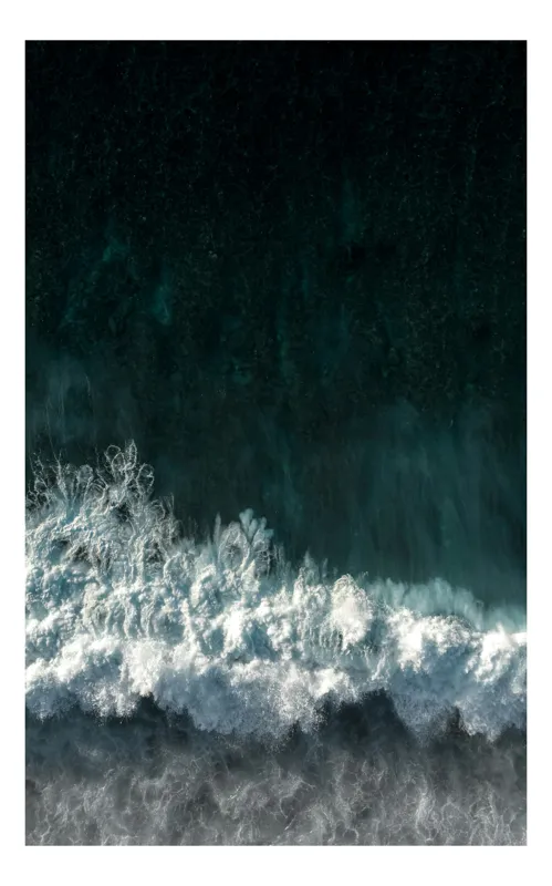 Tablou Canvas, "Valurile mării la țărm liniștitor", Valuri, Spumă, Ocean, Întunecat, Reflexii, Textură, Dinamicitate, 50 x 70 cm